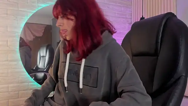 Snapshot of cloe__palmer chatting on December 2024 06:33:01 PM cloe palmer online show from December 2024 06:33:01 PM