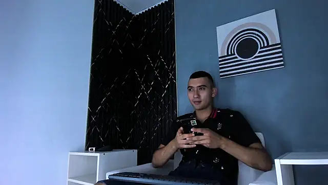 Snapshot of Liam_crox chatting on December 2024 07:30:02 PM Liam crox online show from December 2024 07:30:02 PM