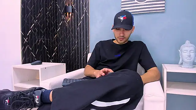 Snapshot of Liam_crox chatting on December 2024 08:16:02 PM Liam crox online show from December 2024 08:16:02 PM