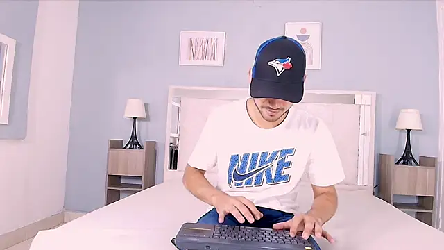 Snapshot of Liam_crox chatting on December 2024 02:12:01 PM Liam crox online show from December 2024 02:12:01 PM