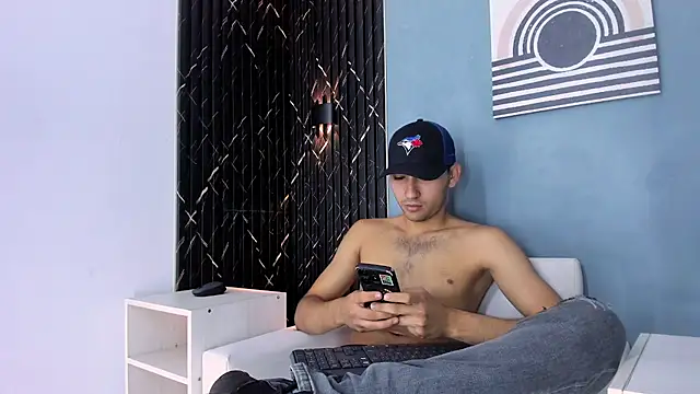 Snapshot of Liam_crox chatting on December 2024 07:32:01 PM Liam crox online show from December 2024 07:32:01 PM