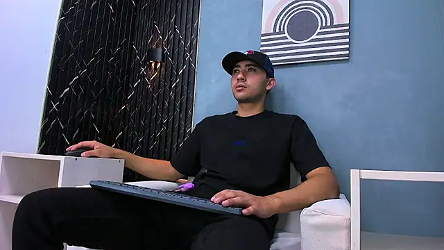 Snapshot of Liam_crox chatting on January 2025 07:21:02 PM Liam crox online show from January 2025 07:21:02 PM