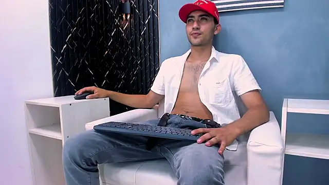 Snapshot of Liam_crox chatting on January 2025 12:04:02 AM Liam crox online show from January 2025 12:04:02 AM