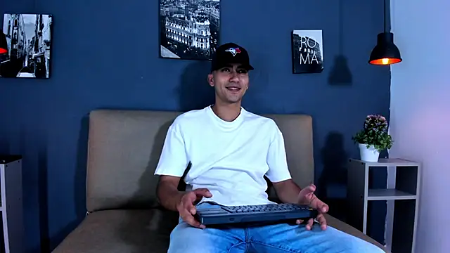 Snapshot of Liam_crox chatting on January 2025 08:28:01 PM Liam crox online show from January 2025 08:28:01 PM