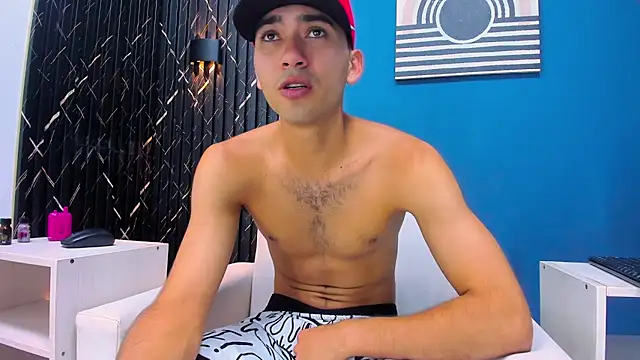 Snapshot of Liam_crox chatting on February 2025 11:49:01 PM Liam crox online show from February 2025 11:49:01 PM