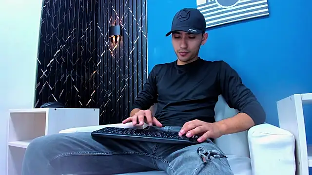 Snapshot of Liam_crox chatting on February 2025 08:20:02 PM Liam crox online show from February 2025 08:20:02 PM