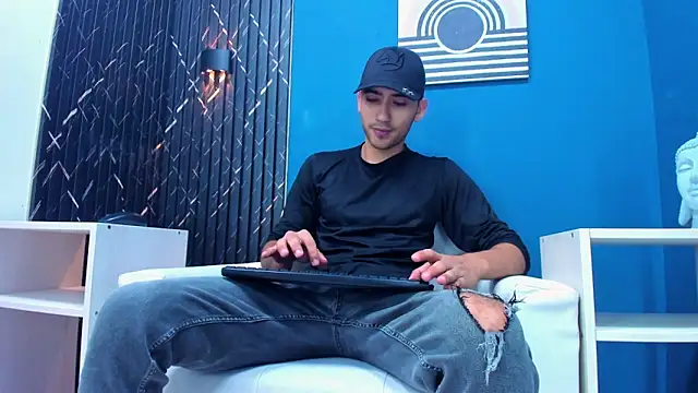 Snapshot of Liam_crox chatting on February 2025 11:34:02 PM Liam crox online show from February 2025 11:34:02 PM