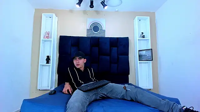 Snapshot of Liam_crox chatting on February 2025 03:28:02 PM Liam crox online show from February 2025 03:28:02 PM