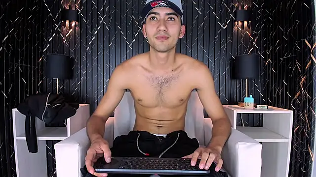 Snapshot of Liam_crox chatting on February 2025 01:43:02 AM Liam crox online show from February 2025 01:43:02 AM