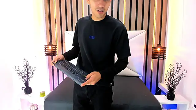 Snapshot of Liam_crox chatting on February 2025 11:52:01 AM Liam crox online show from February 2025 11:52:01 AM