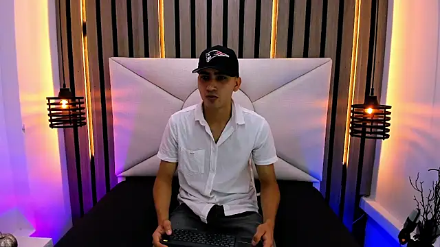 Snapshot of Liam_crox chatting on March 2025 04:28:02 PM Liam crox online show from March 2025 04:28:02 PM