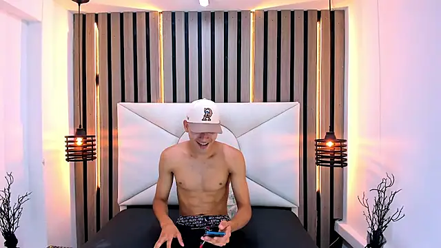 Snapshot of Liam_crox chatting on March 2025 04:25:01 PM Liam crox online show from March 2025 04:25:01 PM