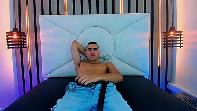 Snapshot of Liam_crox chatting on March 2025 03:20:01 PM Liam crox online show from March 2025 03:20:01 PM