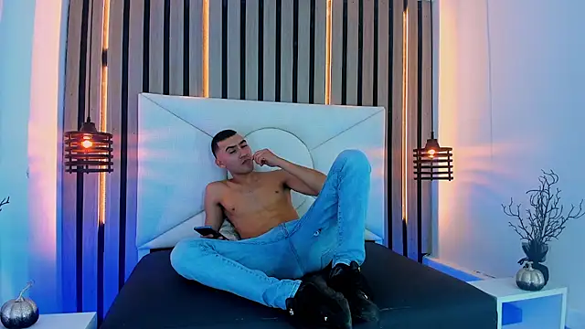 Snapshot of Liam_crox chatting on March 2025 06:25:01 PM Liam crox online show from March 2025 06:25:01 PM