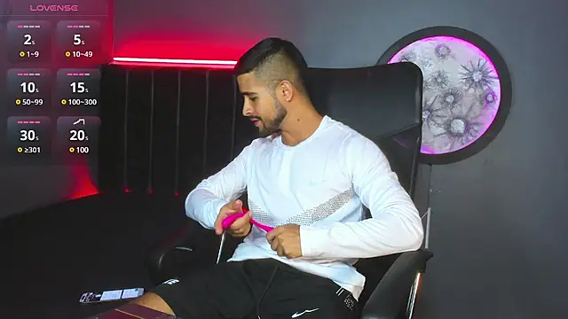 khriss brown online show from March 2025 09:56:01 PM