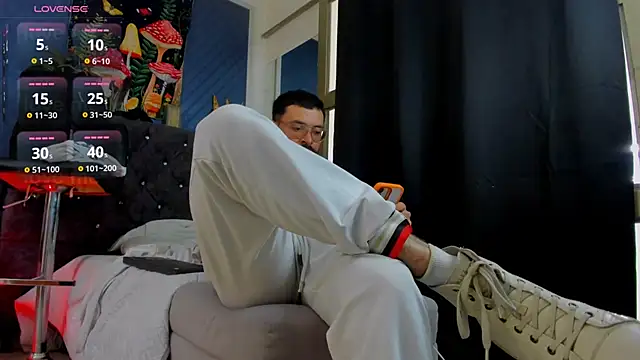 leondevereda online show from February 2025 07:14:01 PM