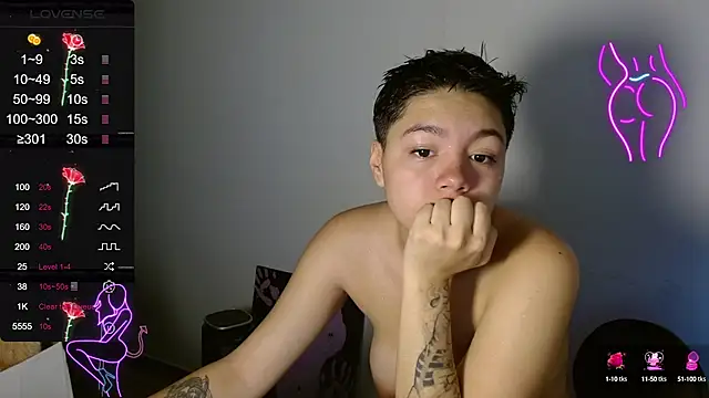 Snapshot of TRIXIE_TANG28 chatting on March 2025 11:04:02 PM TRIXIE TANG28 online show from March 2025 11:04:02 PM