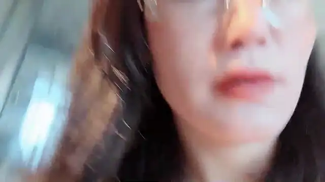 Krismil3 online show from April 2026 01:18:01 AM