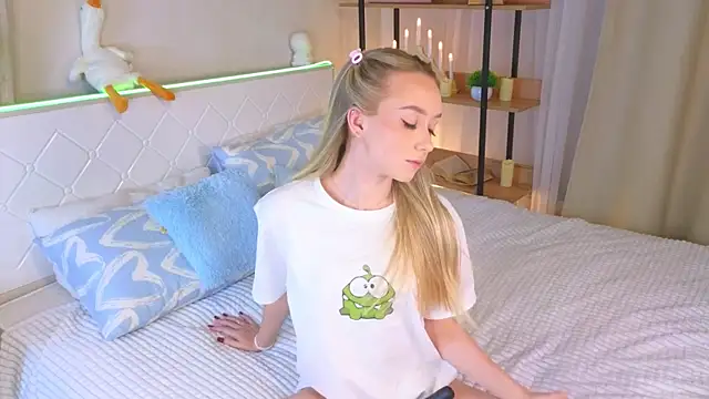 HollisBeckett online show from February 2025 12:17:01 PM