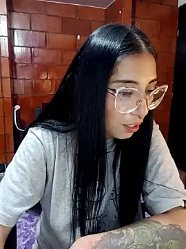 Snapshot of Raven__purple chatting on January 2025 04:41:02 AM Raven purple online show from January 2025 04:41:02 AM