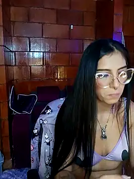 Snapshot of Raven__purple chatting on February 2025 03:39:02 AM Raven purple online show from February 2025 03:39:02 AM