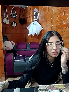 Snapshot of Raven__purple chatting on March 2025 05:44:02 AM Raven purple online show from March 2025 05:44:02 AM