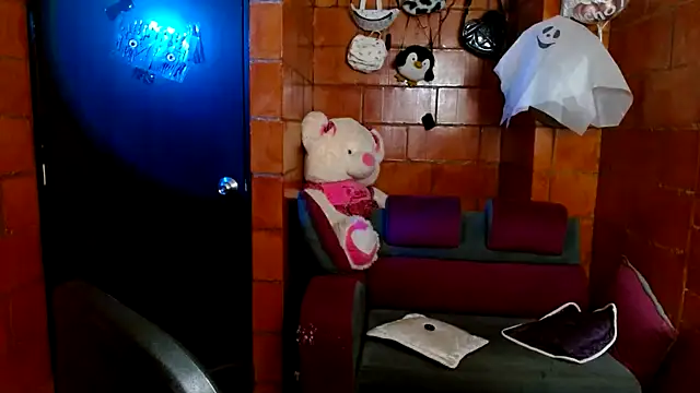 Snapshot of Raven__purple chatting on November 2025 01:16:01 AM Raven purple online show from November 2025 01:16:01 AM