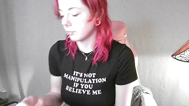 Snapshot of GoddessPinxx chatting on December 2024 10:39:01 PM GoddessPinxx online show from December 2024 10:39:01 PM