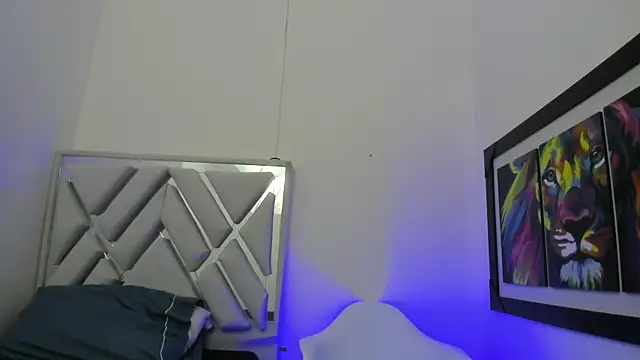 Snapshot of leslyylove chatting on December 2024 03:17:02 AM leslyylove online show from December 2024 03:17:02 AM