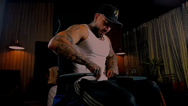 LeoSalvatore  online show from January 2025 04:26:01 AM