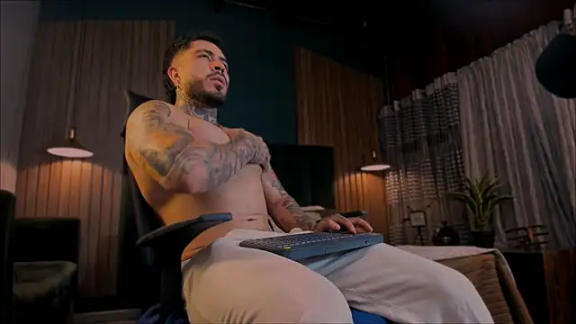 LeoSalvatore  online show from January 2025 03:44:02 AM