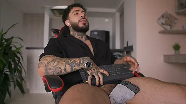 LeoSalvatore  online show from November 2025 12:48:02 PM