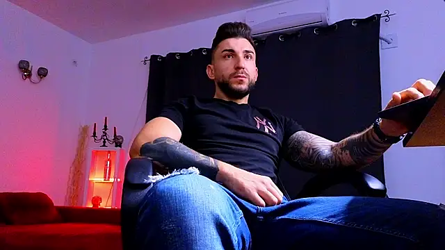 MightyAaron66 online show from September 2025 02:00:02 AM