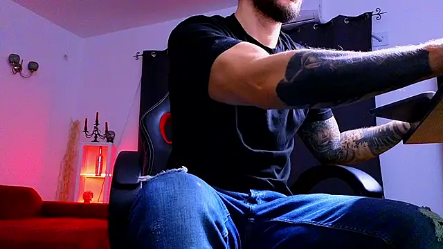 MightyAaron66 online show from October 2025 02:48:02 AM