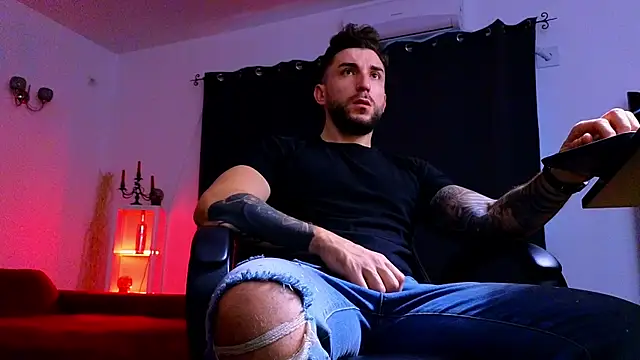 MightyAaron66 online show from November 2025 05:39:01 AM