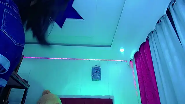 NahomiCamper online show from March 2026 01:21:01 AM