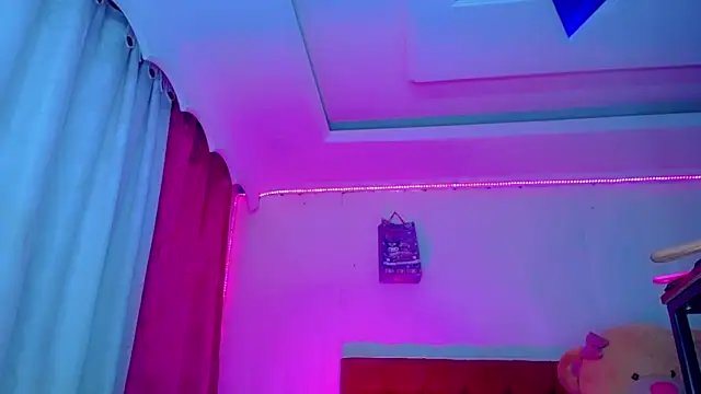 NahomiCamper online show from May 2026 01:47:02 AM