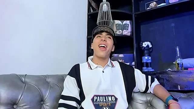 HeellBoy  online show from November 2025 08:08:01 PM