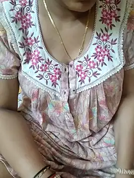 Snapshot of samitasharma chatting on June 2026 05:01:02 AM samitasharma online show from June 2026 05:01:02 AM