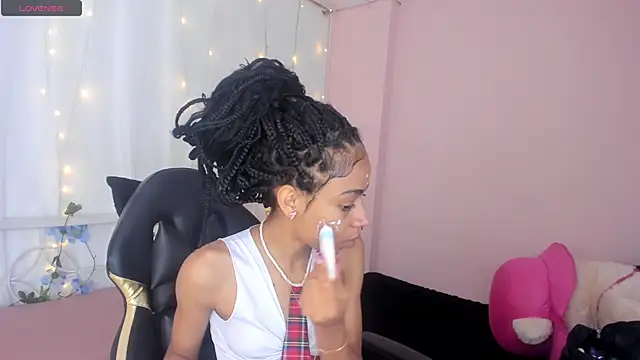 Snapshot of Abigail_Wilson_ chatting on December 2024 08:21:02 PM Abigail Wilson online show from December 2024 08:21:02 PM