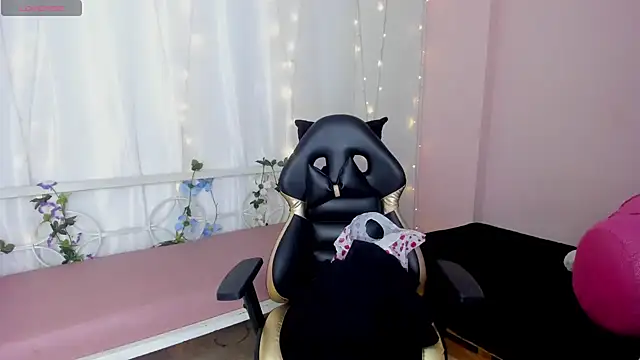 Snapshot of Abigail_Wilson_ chatting on December 2024 08:03:02 PM Abigail Wilson online show from December 2024 08:03:02 PM