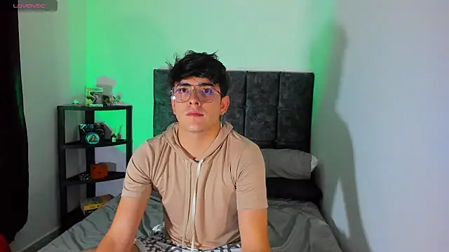 Snapshot of nolan_twink1 chatting on October 2025 11:44:02 PM nolan twink1 online show from October 2025 11:44:02 PM