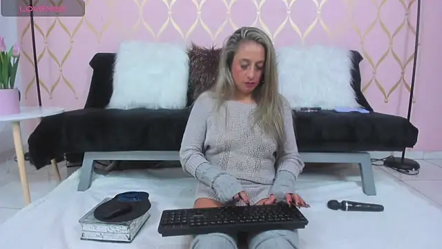 ladylians online show from February 2025 06:57:02 PM