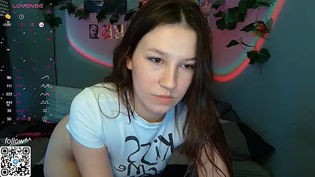 Snapshot of Cutie_Vicky chatting on December 2024 06:25:02 AM Cutie Vicky online show from December 2024 06:25:02 AM
