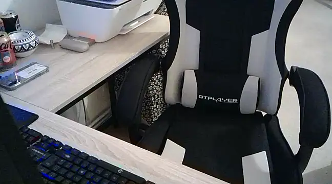 Snapshot of zebymasry chatting on December 2024 10:52:02 PM zebymasry online show from December 2024 10:52:02 PM