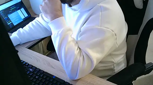 Snapshot of zebymasry chatting on December 2024 05:26:01 AM zebymasry online show from December 2024 05:26:01 AM