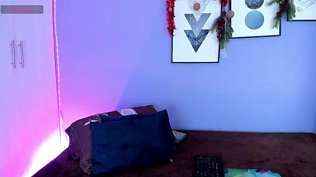 candyy bella online show from December 2024 05:25:01 PM