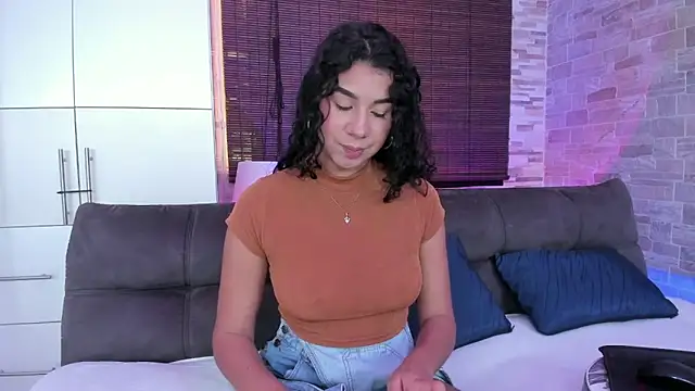 candyy bella online show from February 2025 03:18:01 PM