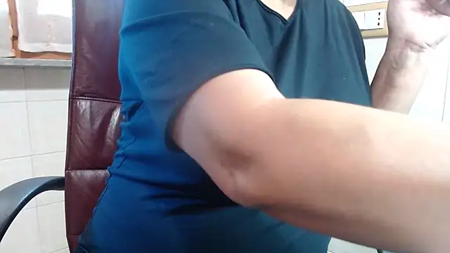 Foxlady2271 online show from October 2025 12:19:02 PM