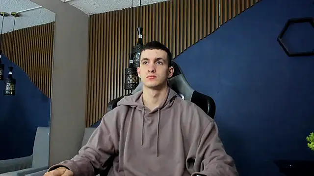 JacksonOlsenn online show from February 2025 12:06:02 PM